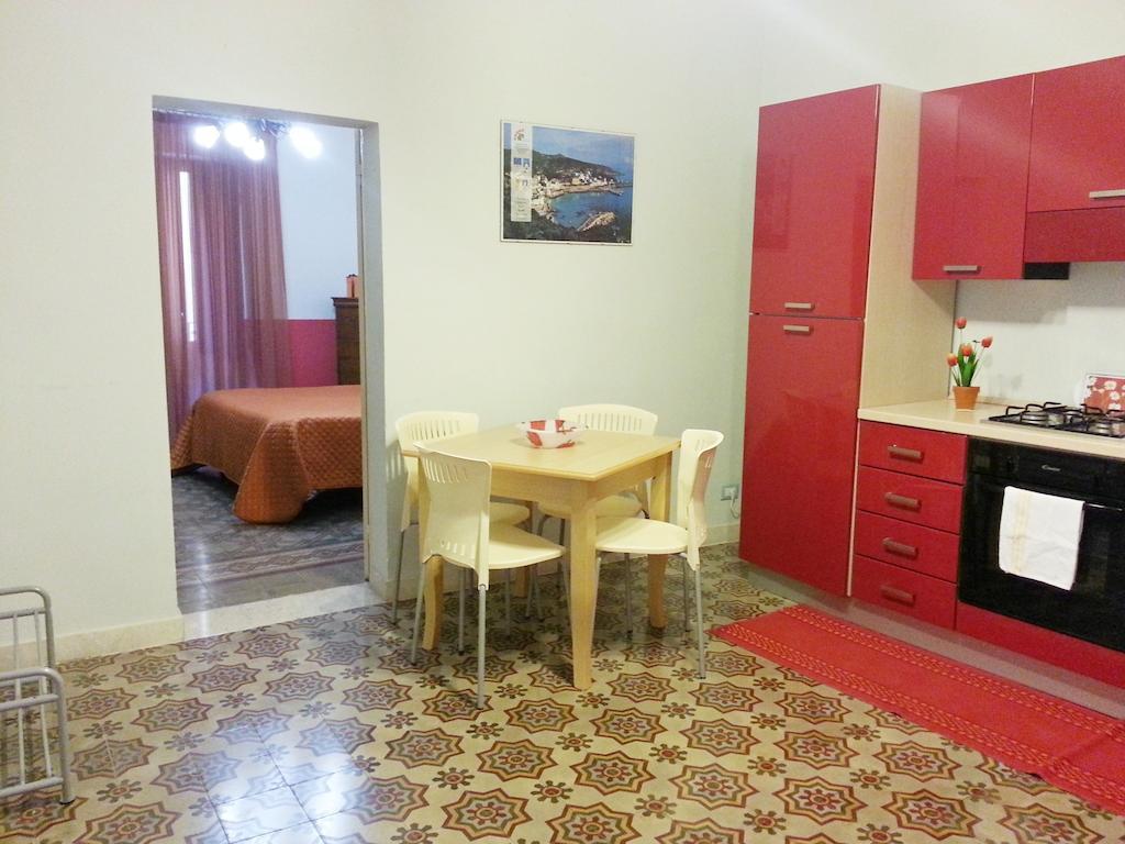 דירות טרפאני Il Cortile Fiorito חדר תמונה