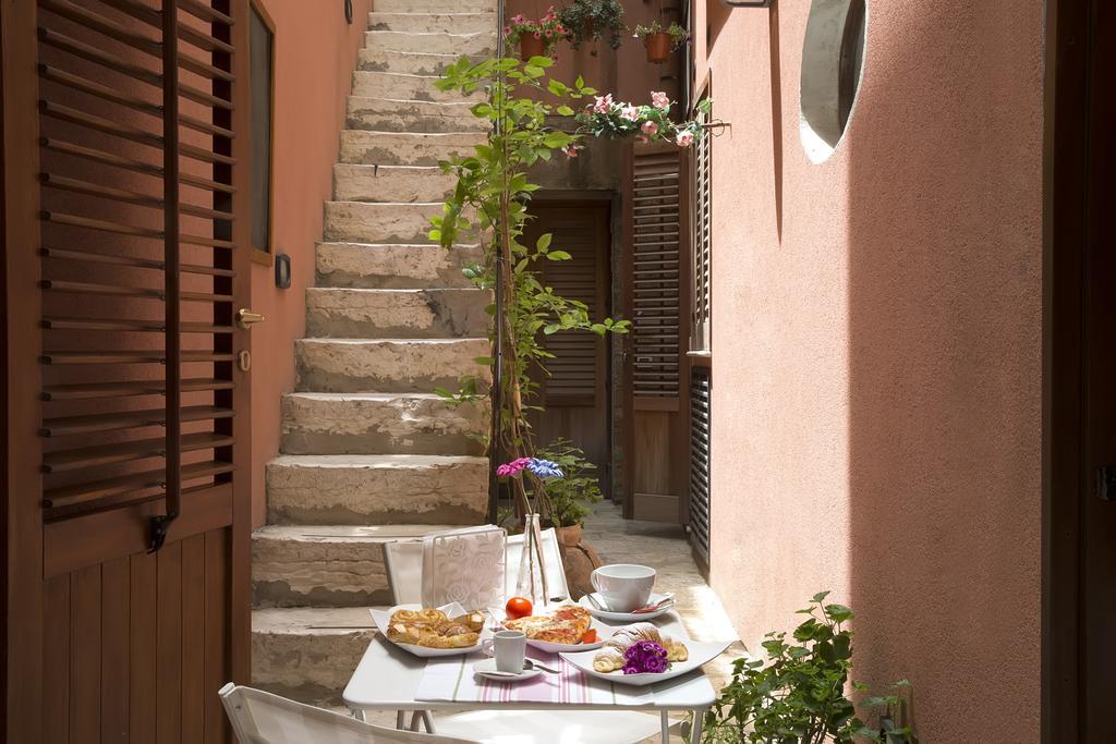 דירות טרפאני Il Cortile Fiorito מראה חיצוני תמונה