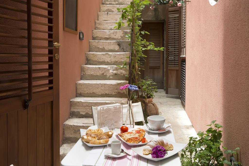 דירות טרפאני Il Cortile Fiorito מראה חיצוני תמונה