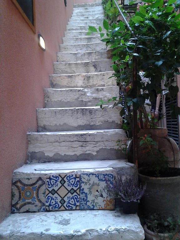 דירות טרפאני Il Cortile Fiorito מראה חיצוני תמונה